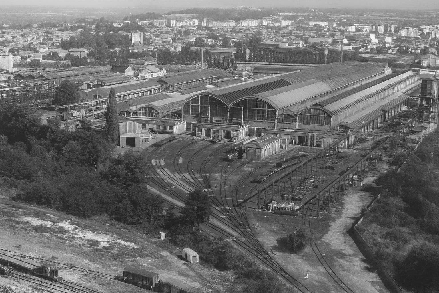 Photo d\'archive des ateliers SNCF de Varennes-Vauzelles durant la seconde guerre mondiale.